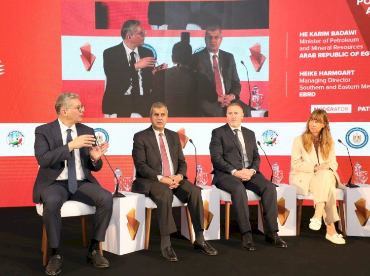 "بدوي"خلال مشاركته الجلسة الحوارية الاولي  التعاون مفتاح النجاح  في الدرع النوبي