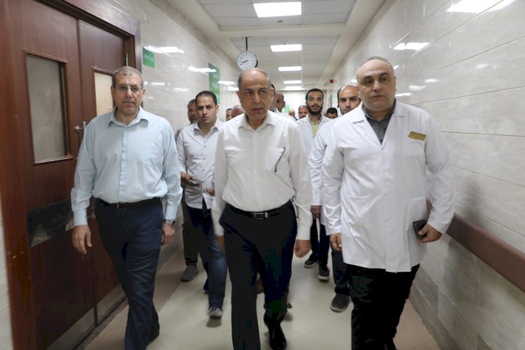 محافظ المنيا يوجه بتوفير مزيد من ادوية السكر اثناء تجوله داخل اقسام مستشفى ديرمواس التخصصى