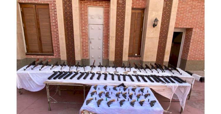 ضبط قضايا اسلحة ومخدرات وتنفيذ احكام بثلاثة محافظات