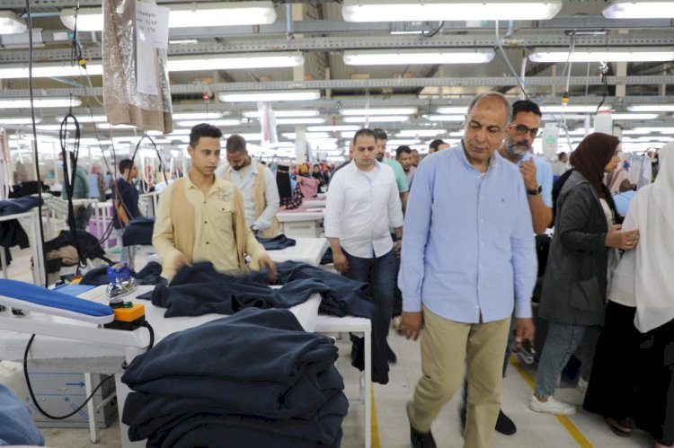 محافظ المنيا يتفقد عددا من المصانع  ويؤكد: الدعم لا محدود والمساندة علي كافة المستويات للمستثمر الجاد  