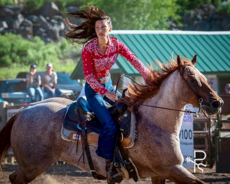 شركة أديداس تمتثل لأوامر دولة الاحتلال الإسرائيلي وتسبعد الموديلز بيلا حديد