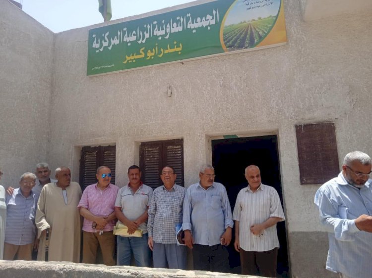 رئيس التعاون الزراعي يتابع منظومة الاسمدة في الشرقية