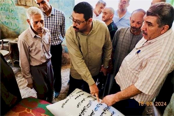 مدير الزراعة بالمنيا يحيل المقصرين عن صرف الأسمدة للمزارعين للتحقيق