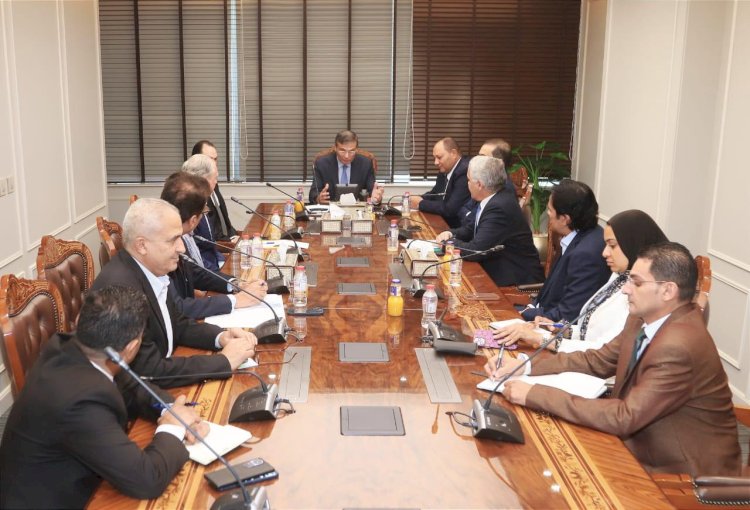 "فاروق"يبحث مع مصدري اللحوم والدواجن البرازيلي التعاون المشترك