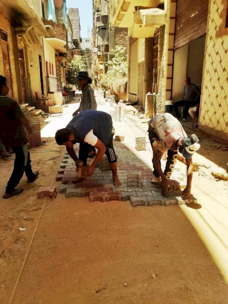 استمرار تركيب بلاط الانترلوك بساحل طهطا