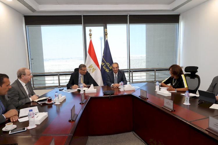 وزيرا الزراعة والاتصالات يتابعان مستجدات العمل في مستجدات التطوير التكنولوجي  والتحول الرقمي بالزراعة