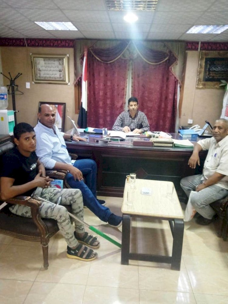 بناء علي تعليمات "سراج"حل مشكلة مواطن من ذوي الاعاقة بخارفة المنشاه بسوهاج