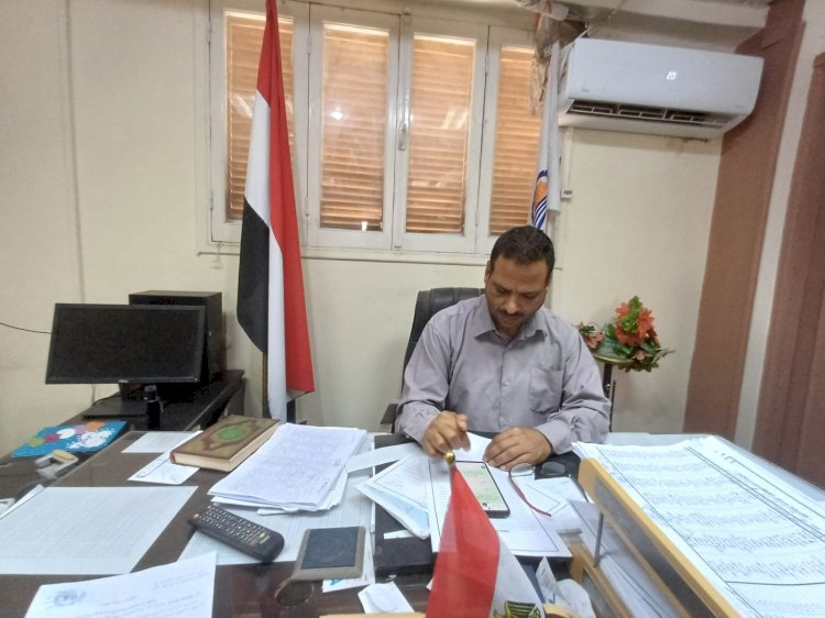 رئيس تعليم ابوتشت يبحث آليات تحويل الطلاب بين مدارس التعليم الثانوي العام