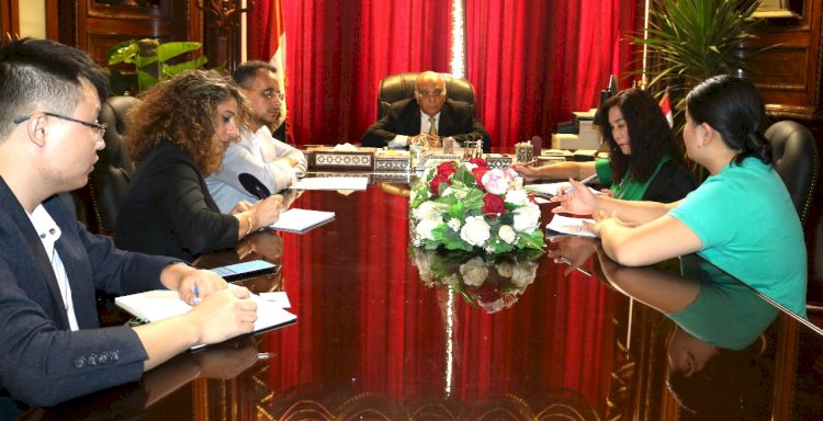 وفد صيني ببحوث الصحراء لبحث التعاون في المجالات المختلفة