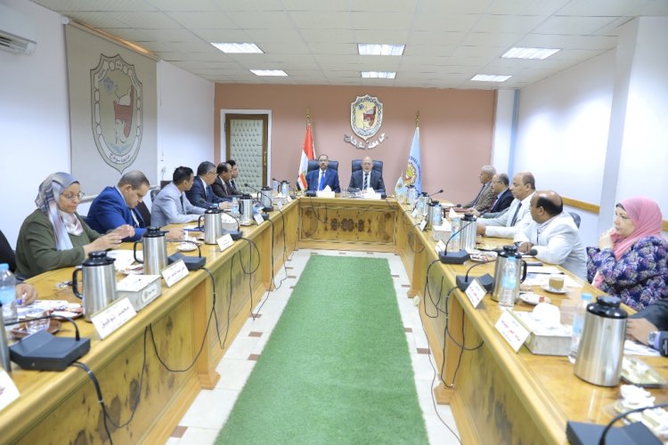 "سراج"يشهد اجتماع مجلس جامعة سوهاج