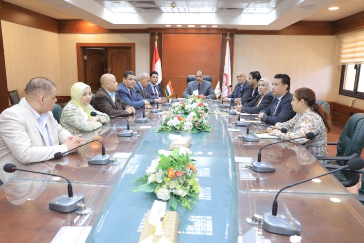 "سراج"يبحث مع جامعة سوهاج تطوير الهوية البصرية لسوهاج