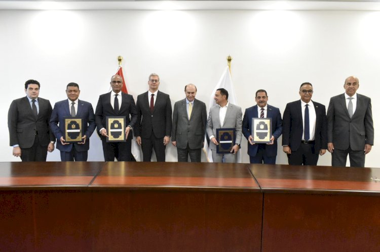 بدوي يوقع اتفاقية تاسيس شركة الاسكندرية لسلاسل الامداد