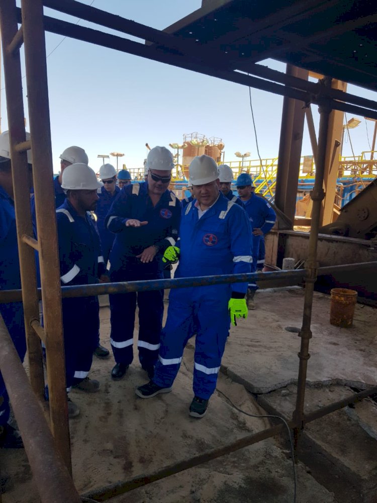 رئيس شركة خالدة في ضيافة جهاز الحفر ٥٨ بالصحراء الغربية