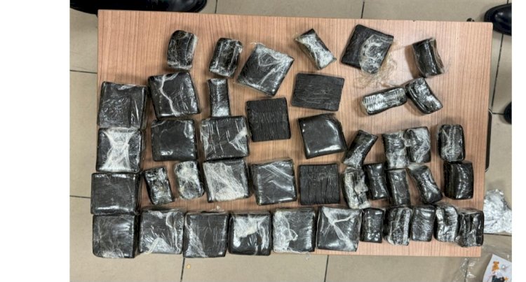 ضبط مسافر وبحوزته حشيش وعملات اجنبية بمطار القاهرة الجوي