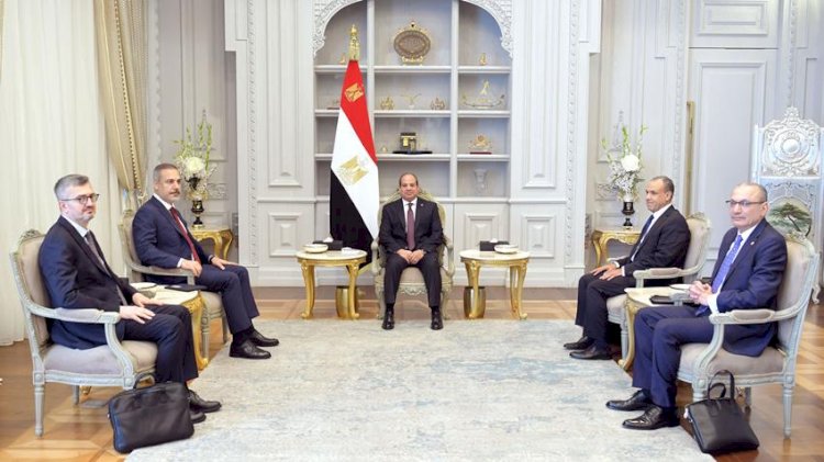 الرئيس السيسي في استقبال وزير خارجية تركيا: الشرق الأوسط يمر بمنعطف شديد الدقة والخطورة