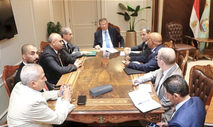 فاروق يبحث النهوض بصناعة التمور مع مديرالمجلس الدولي للتمور