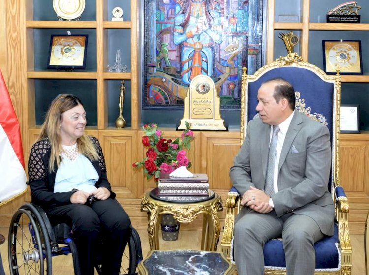 ايمان كريم تلتقي رئيس جامعة المنصورة وتزور مركز خدمات الإعاقة وتلتقي الطلاب وأسرهم
