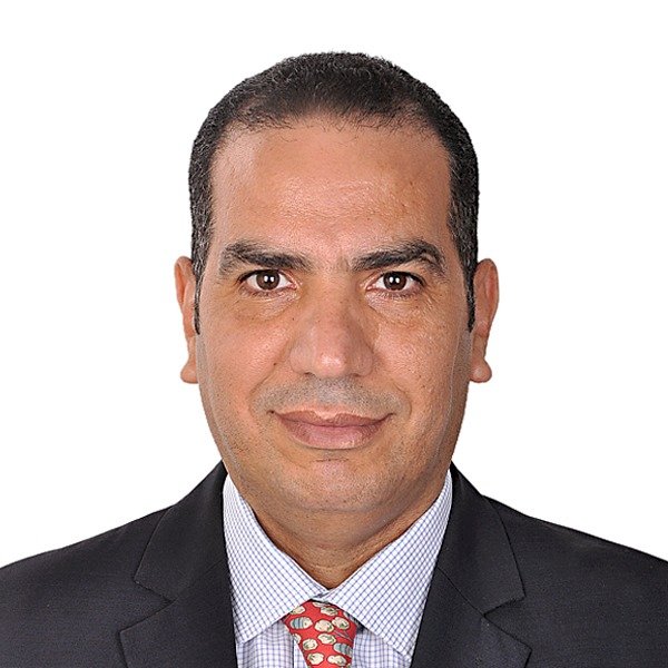 عبد العظيم يهنئ نجم لحصوله علي جائزة الرواد من اكاديمية البحث العلمي