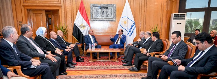 رئيسا العربية للتصنيع وجامعة حلوان يبحثان الابتكارات الطلابية لتلبية الاحتياجات بمنتجات تحمل "صنع في مصر"