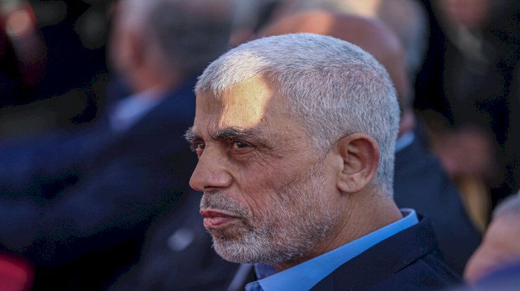 معاريف: السنوار إزداد قوة وسيفرض سيادته علي غزة