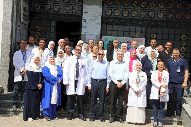 محافظ المنيا يتابع الخدمة بالمستشفيات ويوجه بصرف مكافأة للعاملين لرعايتهم مرضي الأورام
