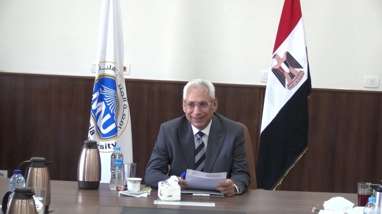 د.عصام فرحات يُناقش فتح باب التقدم بكليات جامعة المنيا الأهلية
