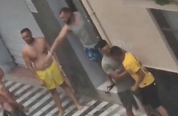 بالصور : طعن والد نجم أسبانيا لامين جمال بسكين وسط الشارع في بلدته ببرشلونه