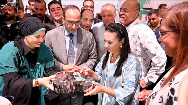 "مايا" تتفقد جناحي ناصر الاجتماعي وصندوق عطاء في معرض تنمية الاسرة المصرة بمهرجان العلمين