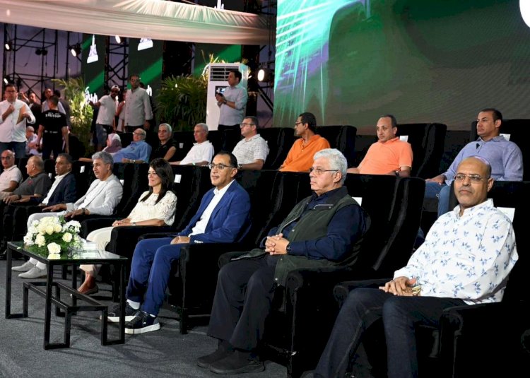 مدبولي يشهد ختام الموسم الخامس لرالي السيارات الكهربائية بمدينة العلمين الجديدة