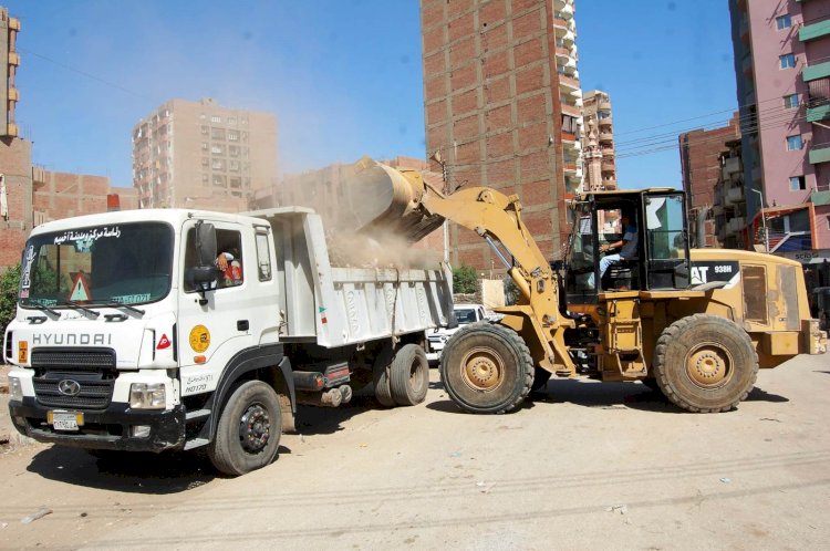 حملات مكبرة لنظافة وانارة الطرق باخميم