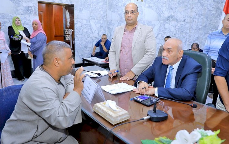 خلال اللقاء الجماهيري بسوهاج  : 198 مواطن يعرضون مطالبهم وشكواهم