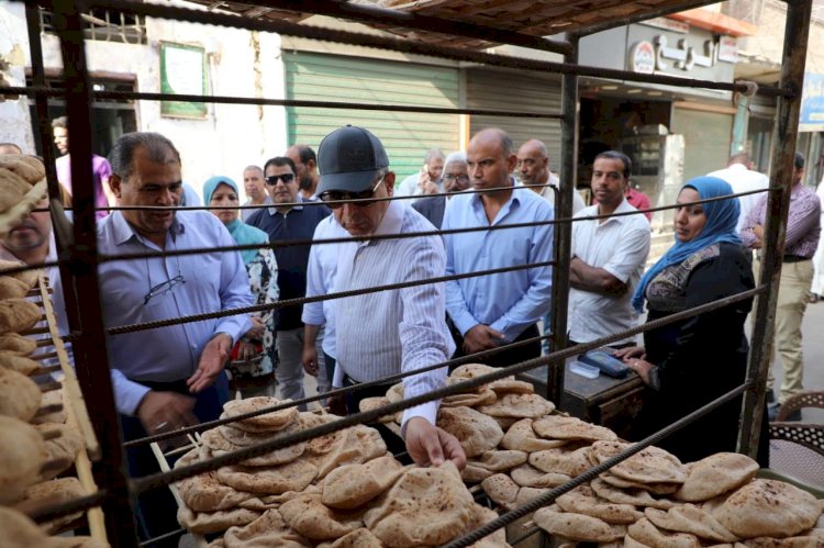 محافظ المنيا يقود حملة بمركز مطاي ويحرر 21 محضراً مخالفاً للمخابز البلدية