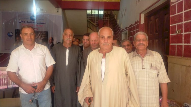 مستقبل وطن بكوم حماده يعرض الملابس والأدوات المدرسيه بأسعار مخفضه