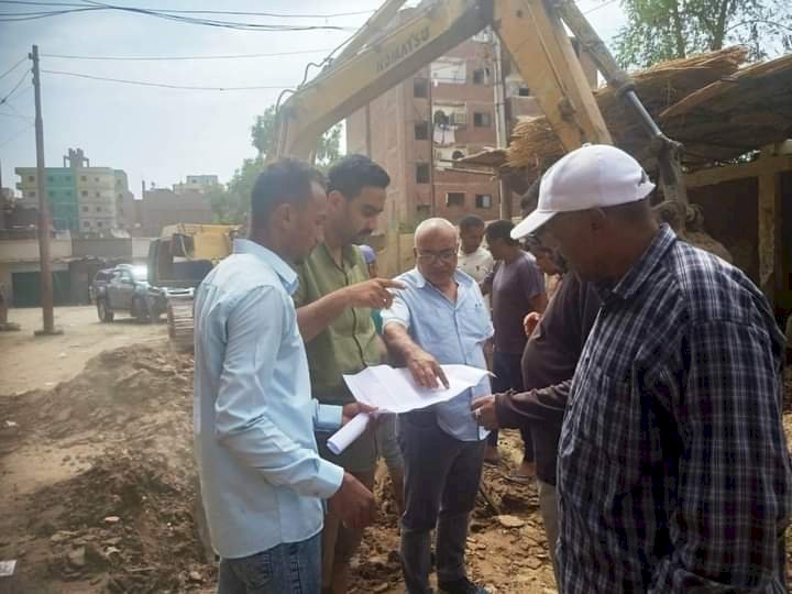 خط جديد للمياه  بشارع عباس فريد بمدينة أسوان والأهالى يشكرون المسئولين