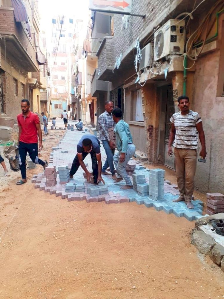 استمرار تركيب بلاط الانترلوك بشوارع طهطا