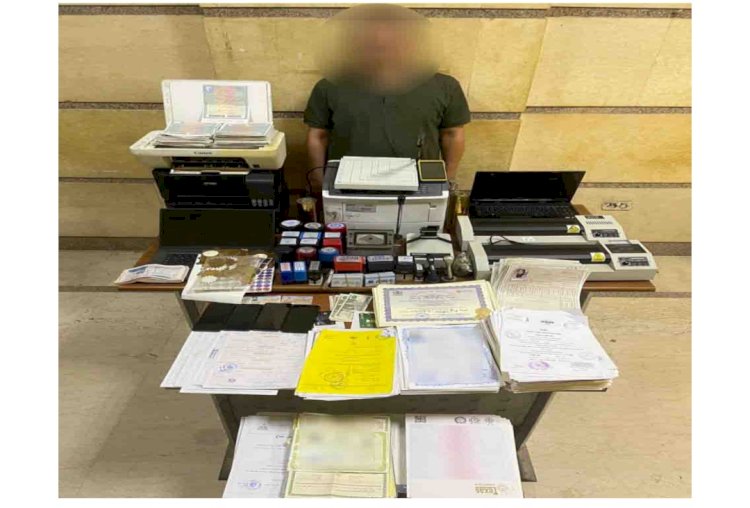 ضبط مواطن لقيامه بتزوير المحررات الرسمية بالقاهرة