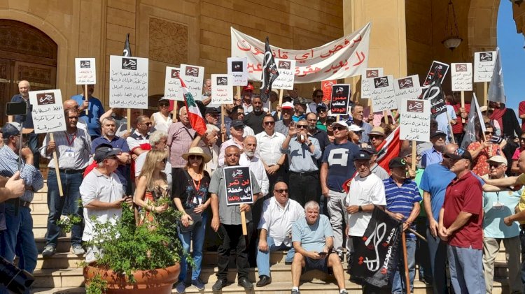 المودعون يهاجمون البنوك في بيروت واعتصام وزير ونواب للمطالبة بودائعهم