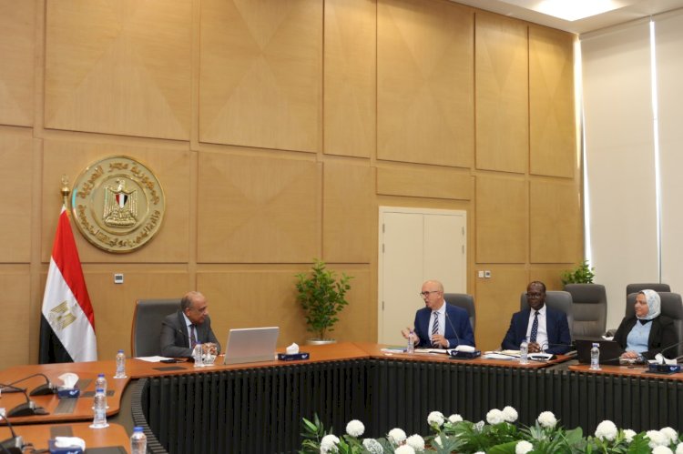 وزير الكهرباء يبحث مع وفد البنك الدولي التعاون في المجالات المختلفة