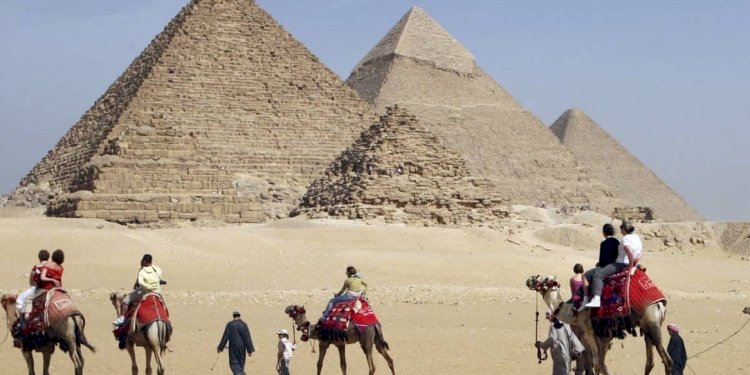 مليار مبروك افتتاح مكتب سفريات المدينة للاستثمار السياحي  بسوهاج