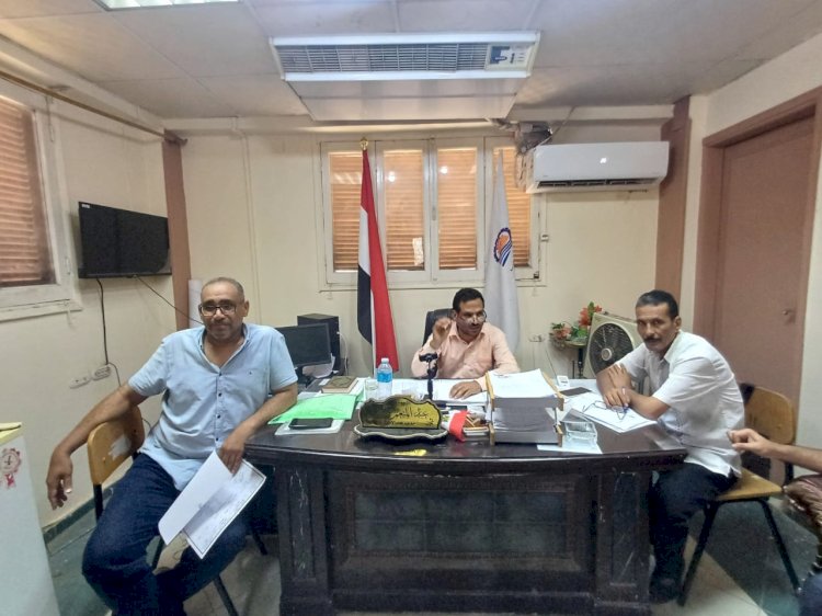 مدير تعليم أبوتشت يترأس لجنة توزيع مديرى ووكلاء المدارس بمراحل التعليم المختلفة