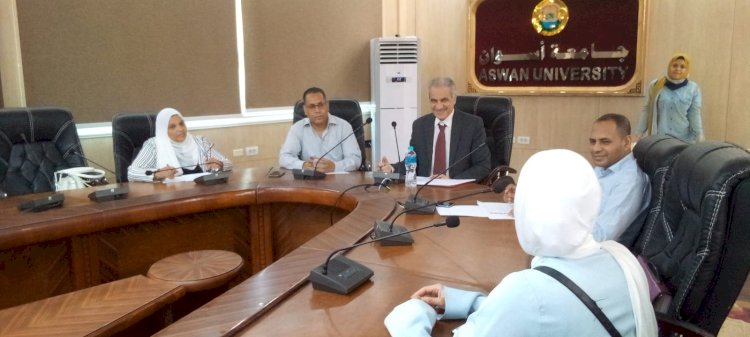 جامعة أسوان تعقد لجنة لاختيار أفضل الأوائل تمهيدا لتكريمهم