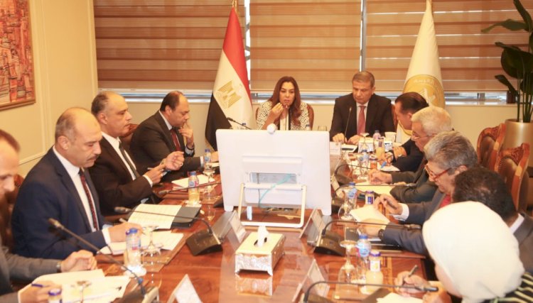 عوض وفاروق يعقدان اجتماعات مع المحافظين لمتابعة الملفات المهمة