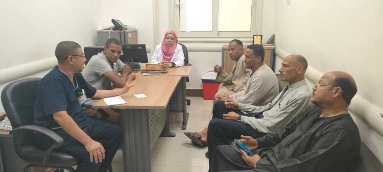 فاطمة النادى  تترأس  الاجتماع التنفيذى  لوحدة طب أسرة الرزيقات قبلى