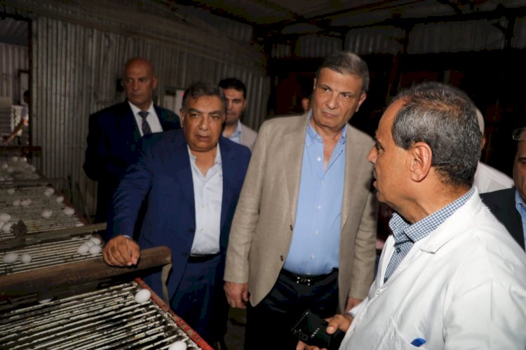 وزير الزراعة يختتم زيارته بتفقد محطة انتاج البيض ومصنع الاعلاف بالدقهلية