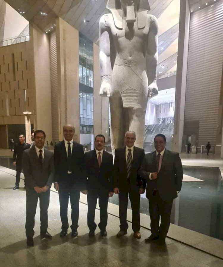 رئيس جامعة أسوان يشهد حفل تخرج الدفعة الأولى من خريجي الجامعات الأهلية المصرية