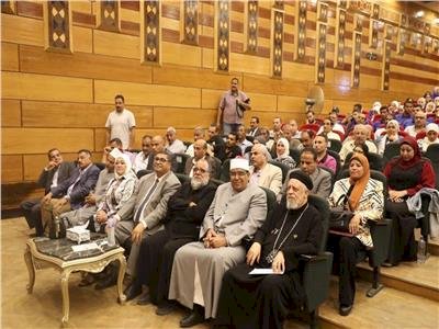 محافظ المنيا يشهد الليلة المحمدية احتفالا بذكرى المولد النبوي على مسرح المحافظة