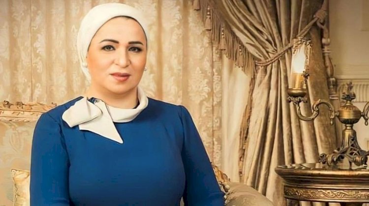 قرينة الرئيس تجري اتصالًا هاتفيًا بالسيدة عزة التي فقدت ابنتيها وحفيدتها في حادث القطار