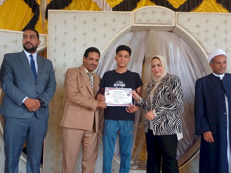 مدير عام التعليم بأبوتشت يشهد تكريم أوائل الشهادة الثانوية العامة