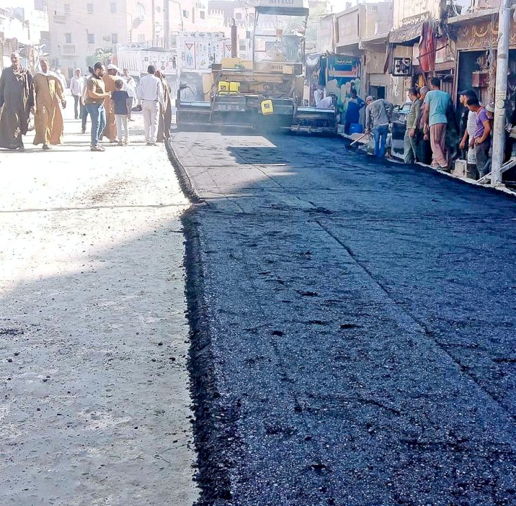 رصف شارعي "فتحي طهطاوي" و"الجهاد"  بطهطا بسوهاج