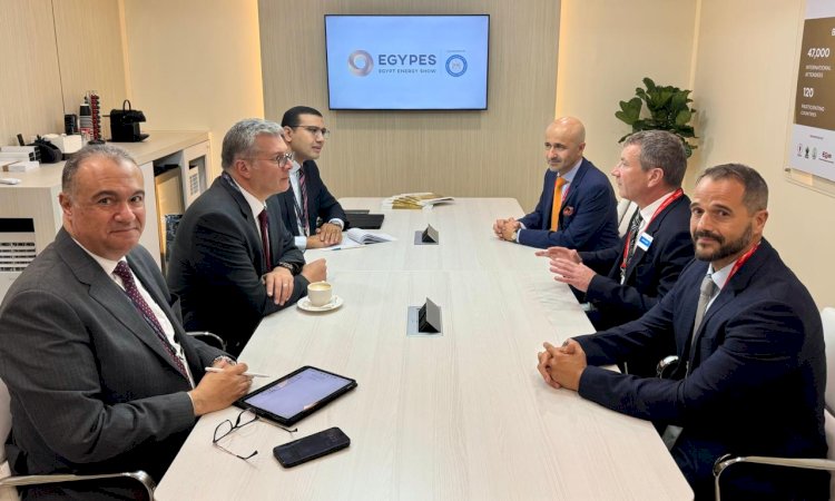 بدوي يبحث مع اكسون موبيل خططها المستقبلية في مصر